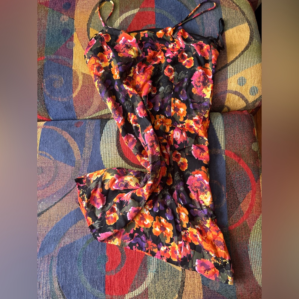 Beautiful Floral Spring Chic dress Size: XS